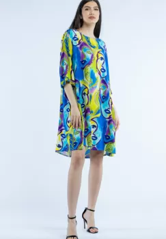 Rochie midi A-line din vascoza cu imprimeu chipuri stilizate, pe fond albastru imagine