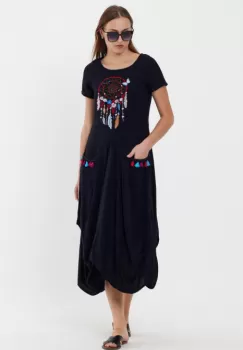 Rochie neagra in colturi cu broderie Dreamcatcher si ciucuri, din vascoza imagine