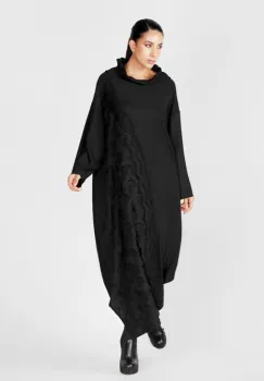 Rochie neagra in colturi cu insertie din voal si aplicatie oblica din dantela , oversize imagine
