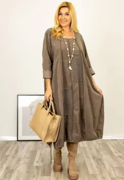 Rochie oversize A-line, din catifea reiata cu snur in partea de jos, bej inchis imagine