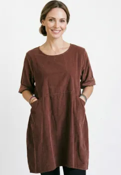 Rochie tunica din catifea reiata, croi lejer cu buzunare, stil casual modern, maro ciocolata imagine