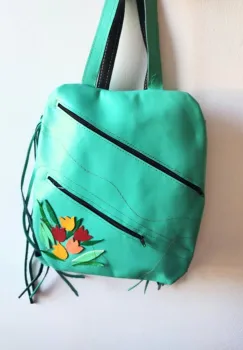 Rucsac handmade din piele naturala nuanta verde- turcoaz ,cu lalele imagine