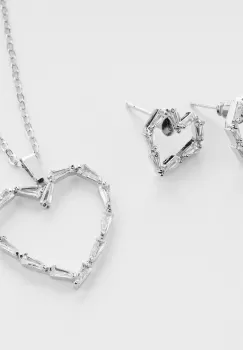 Set argintiu format din colier si cercei cu forma de inima cu pietricele alb-argintii din cubic zirconia imagine