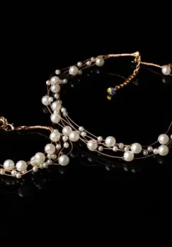 Set colier si bratara delicate cu perlute pe fire fine aurii imagine