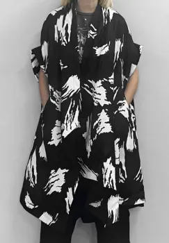 Vesta ampla in colturi cu imperimeu alb negru, matlasata imagine