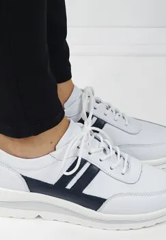 Sneakers alb cu bleumarin inchis din piele naturala 5089 M2 imagine