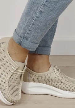 Sneakersi bej perforati din piele naturala 5129 M4 imagine