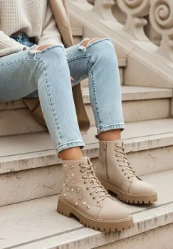 Bocanci dama Stelyana bej imagine