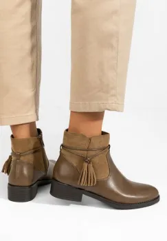 Ghete dama Clelia kaki imagine